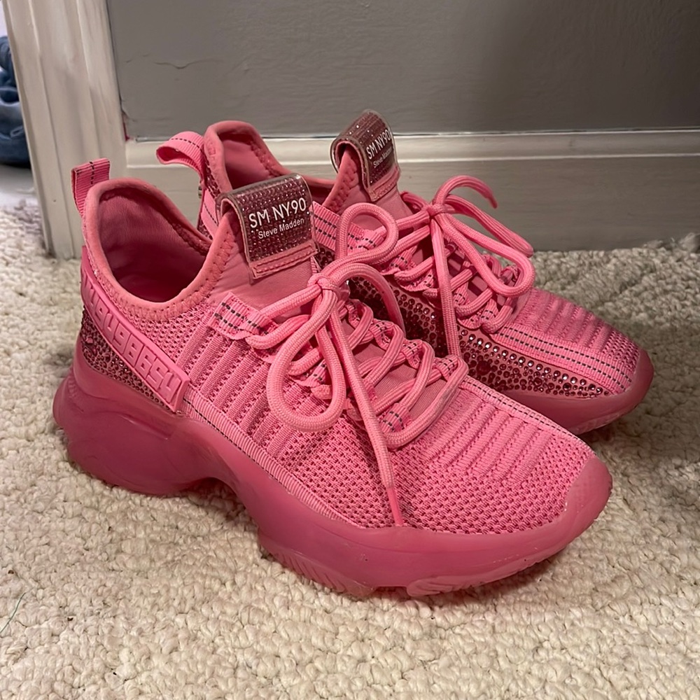 Super cute and sparkly size 6.5 hot pink Steve Madden sneakers!